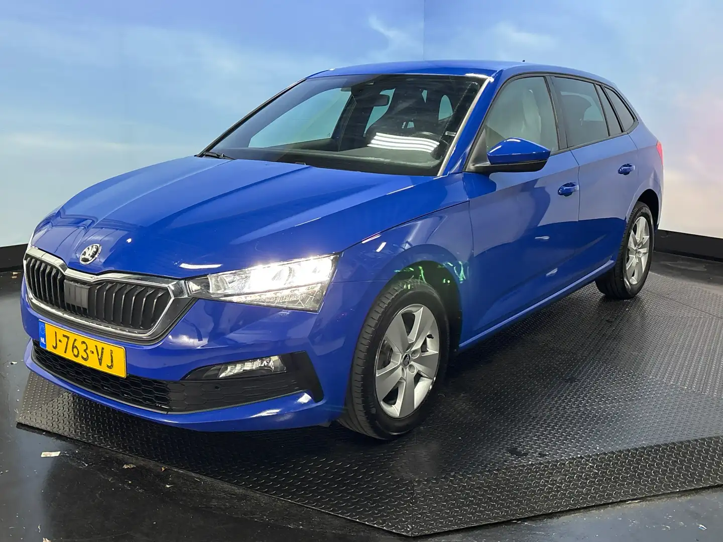 Skoda Scala 1.5 TSI Sport Business Clima | Cruise | PDC | Trek Blauw - 1