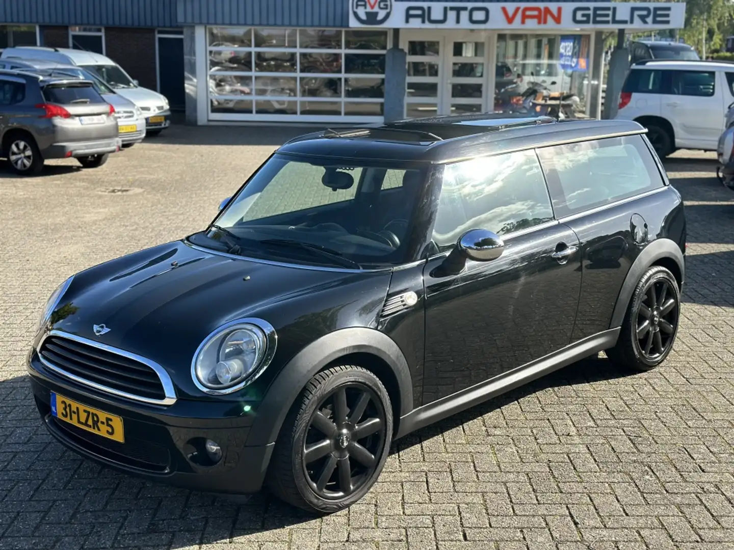 MINI Mini Clubman 1.6 17 inch LMV*Panoramadak *Airco*Bl Zwart - 2