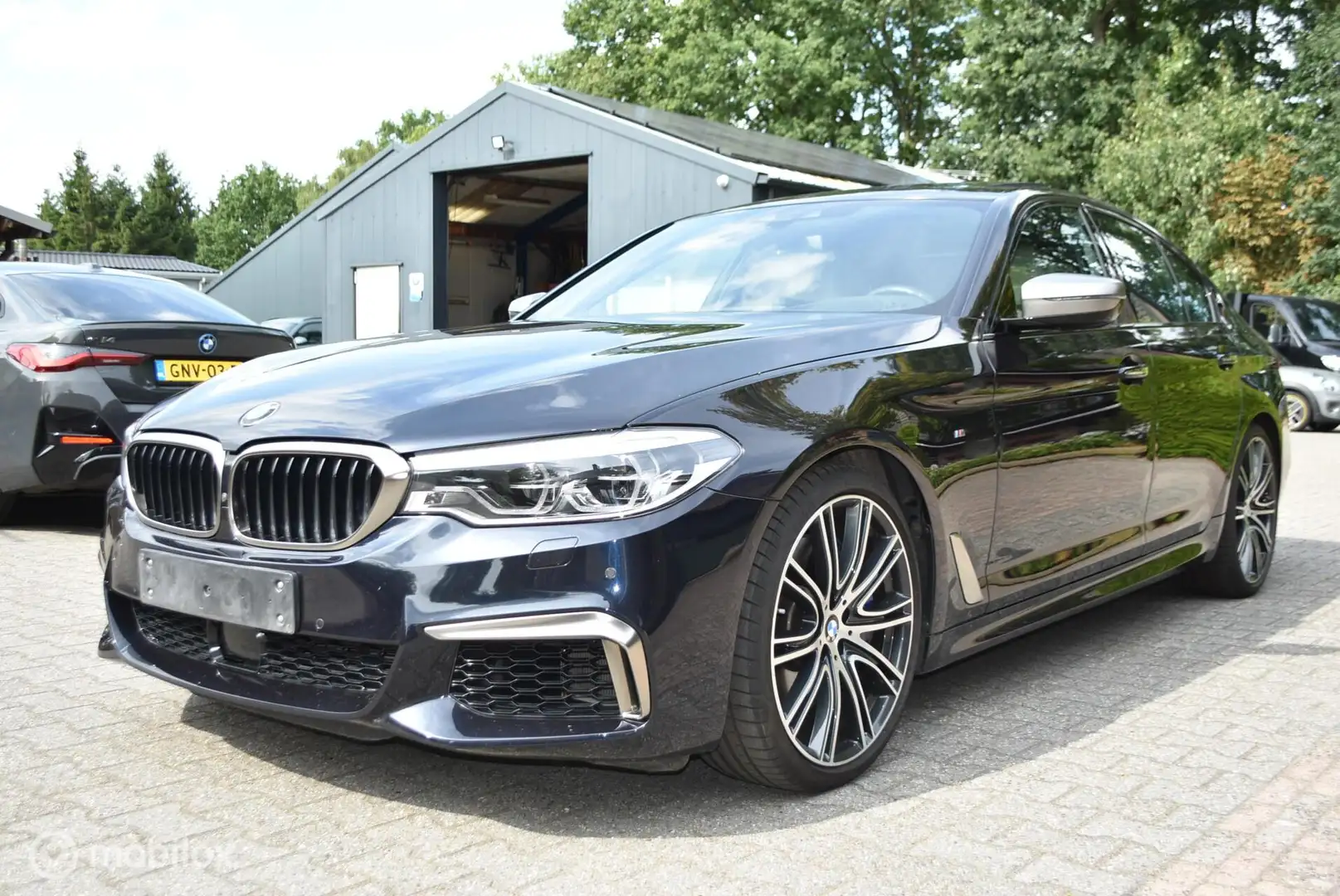 BMW M550 M550i X Drive aut VOLL Tik in motor loopt perfect! Noir - 2