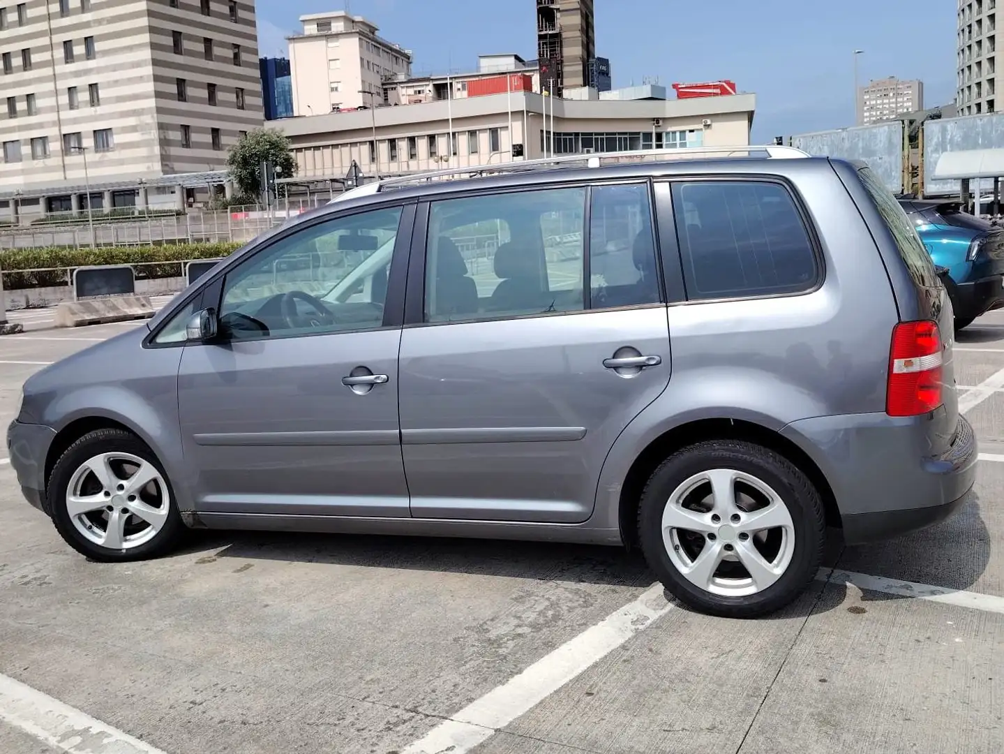 Volkswagen Touran Touran 2.0 tdi Trendline 140cv dpf Grigio - 1