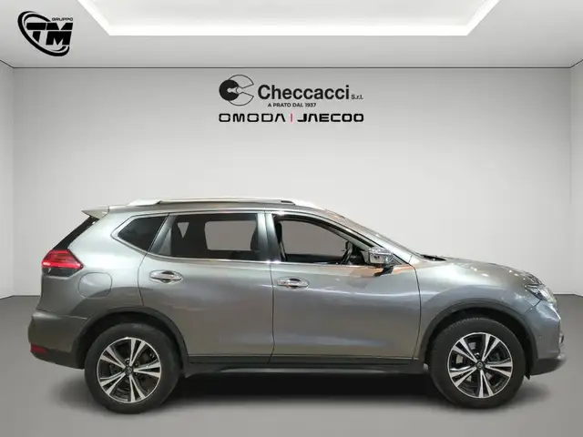 Nissan X-Trail view 4