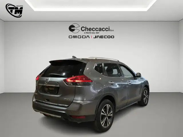 Nissan X-Trail view 3