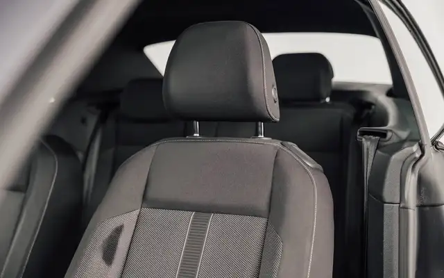 Volkswagen T-Roc view 11