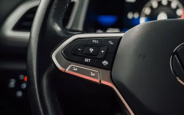Volkswagen T-Roc view 21