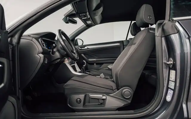 Volkswagen T-Roc view 12