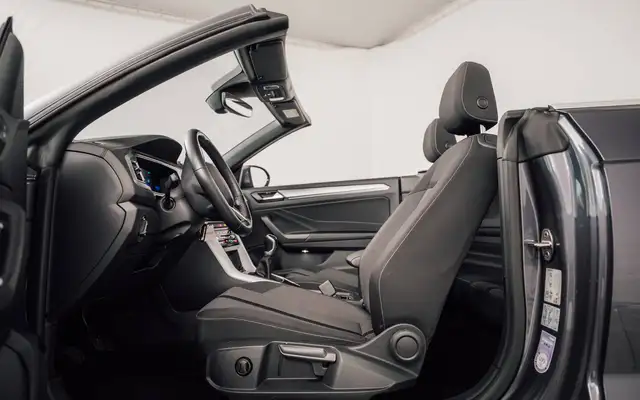 Volkswagen T-Roc view 16