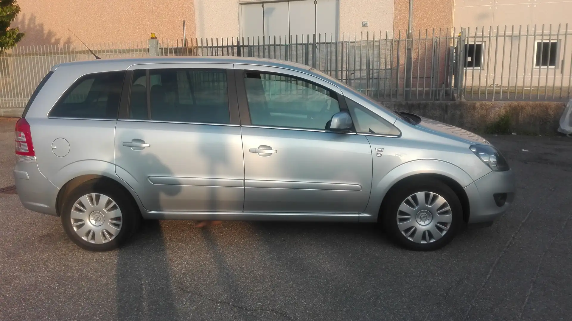 Opel Zafira Zafira II 2005 1.6 Edition (enjoy) ecoM 94cv Argento - 2