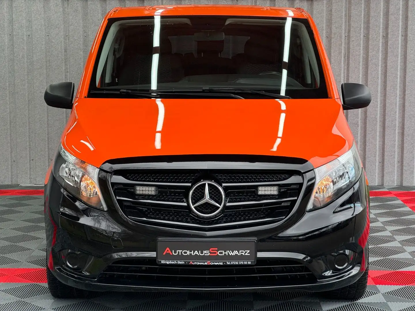 Mercedes-Benz Vito Tourer Aut. lang Kamera 8Sitzer AHK Navi Orange - 2