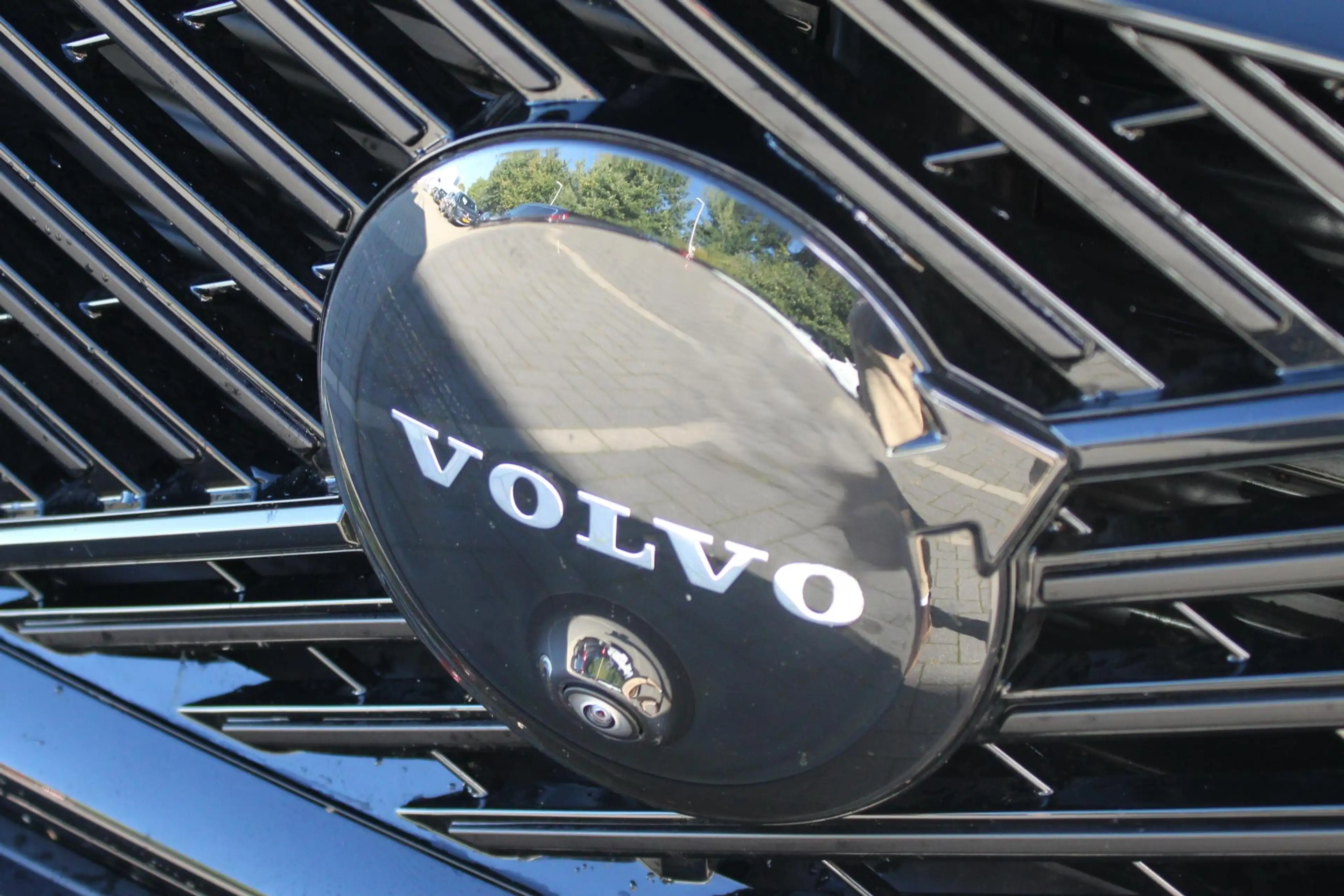 Volvo XC60 T6 Plug-in hybrid AWD Ultra Black Edition | Luchtv — photo 14
