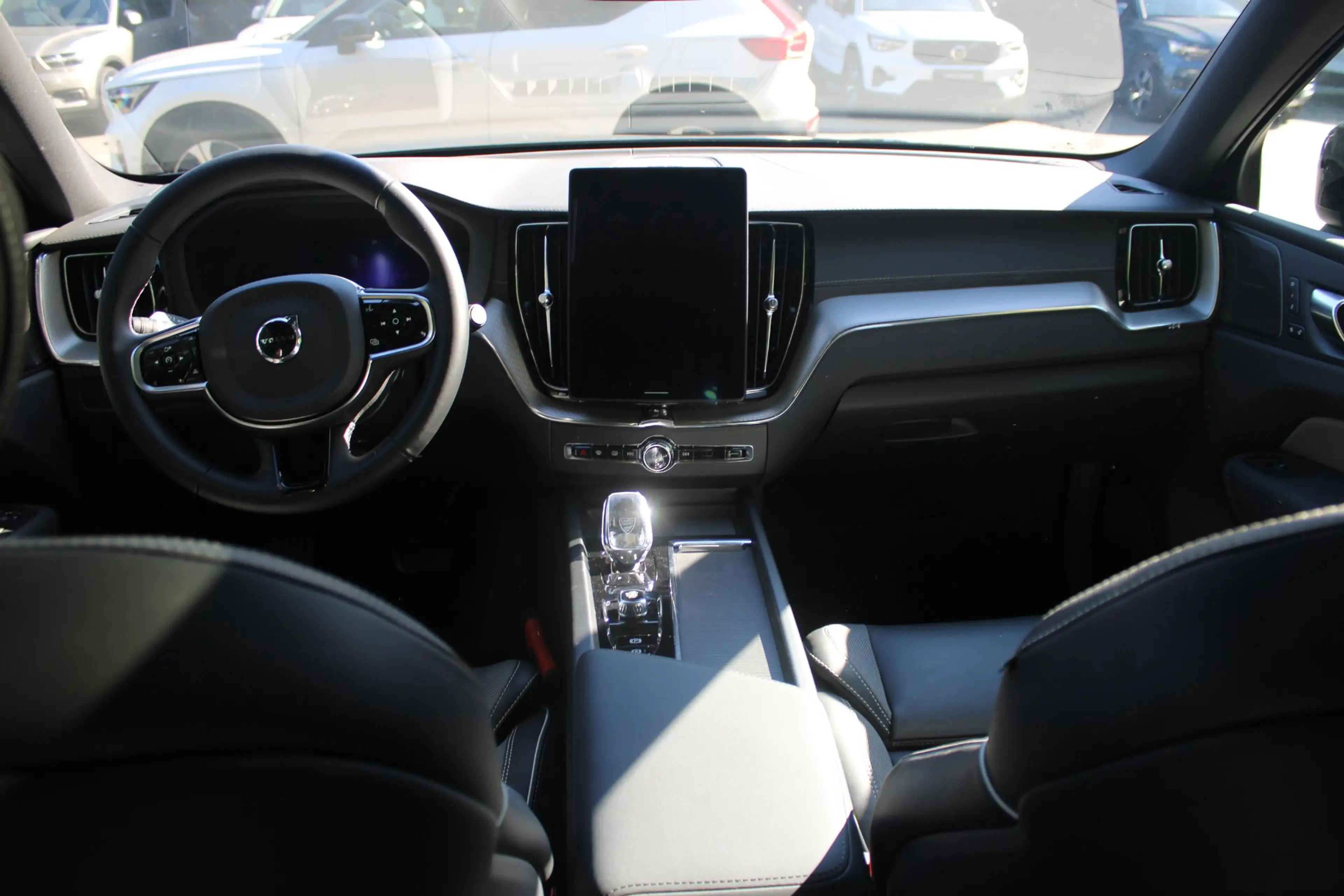 Volvo XC60 T6 Plug-in hybrid AWD Ultra Black Edition | Luchtv — photo 3