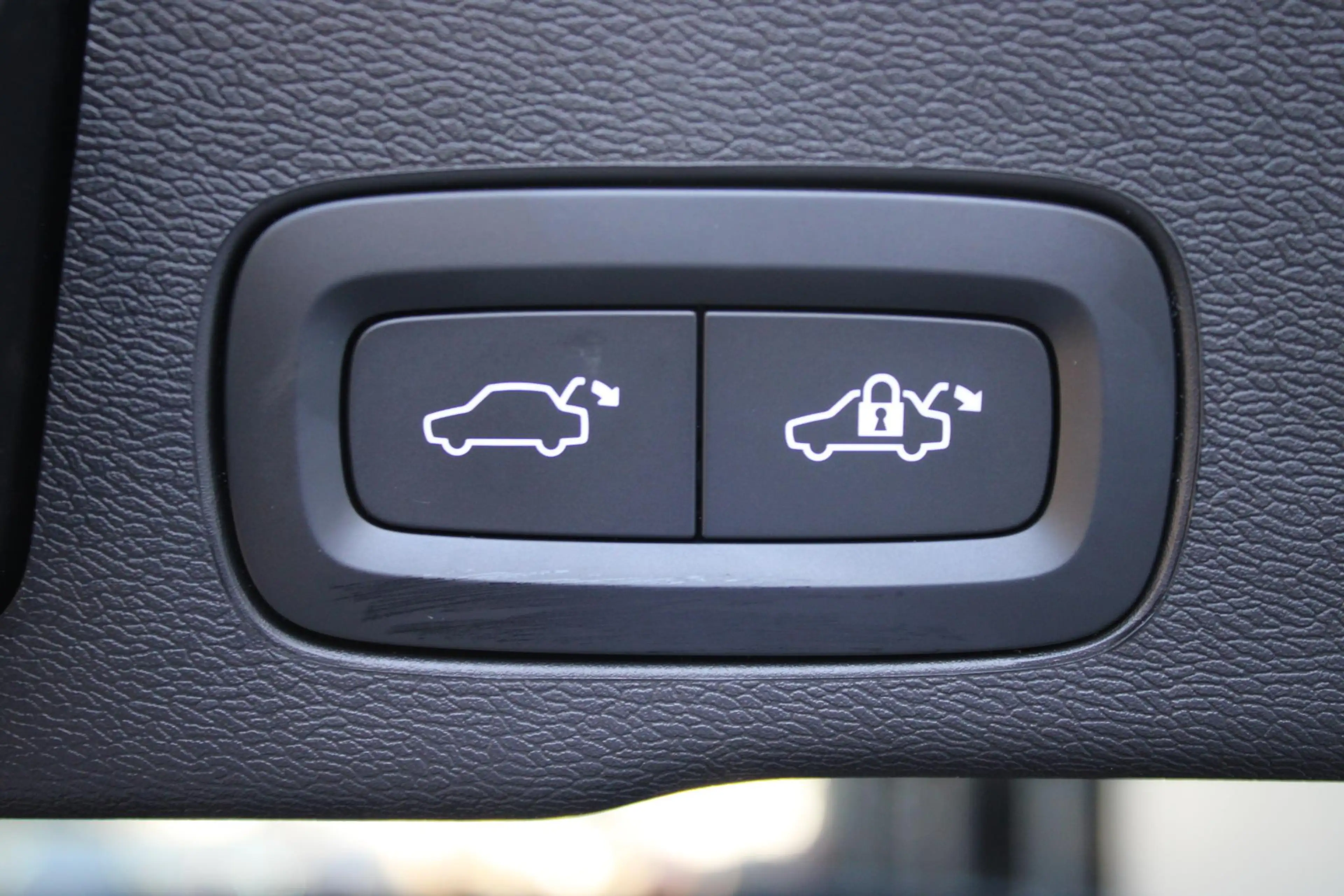 Volvo XC60 T6 Plug-in hybrid AWD Ultra Black Edition | Luchtv — photo 10