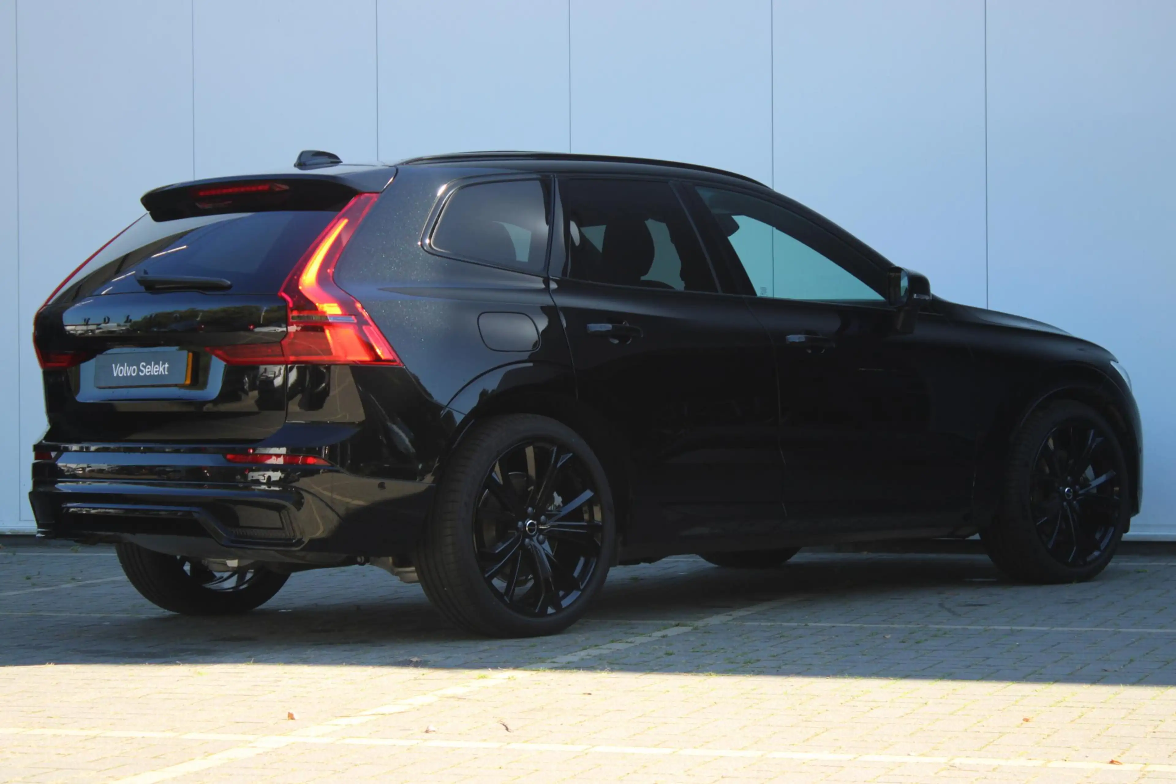 Volvo XC60 T6 Plug-in hybrid AWD Ultra Black Edition | Luchtv — photo 2