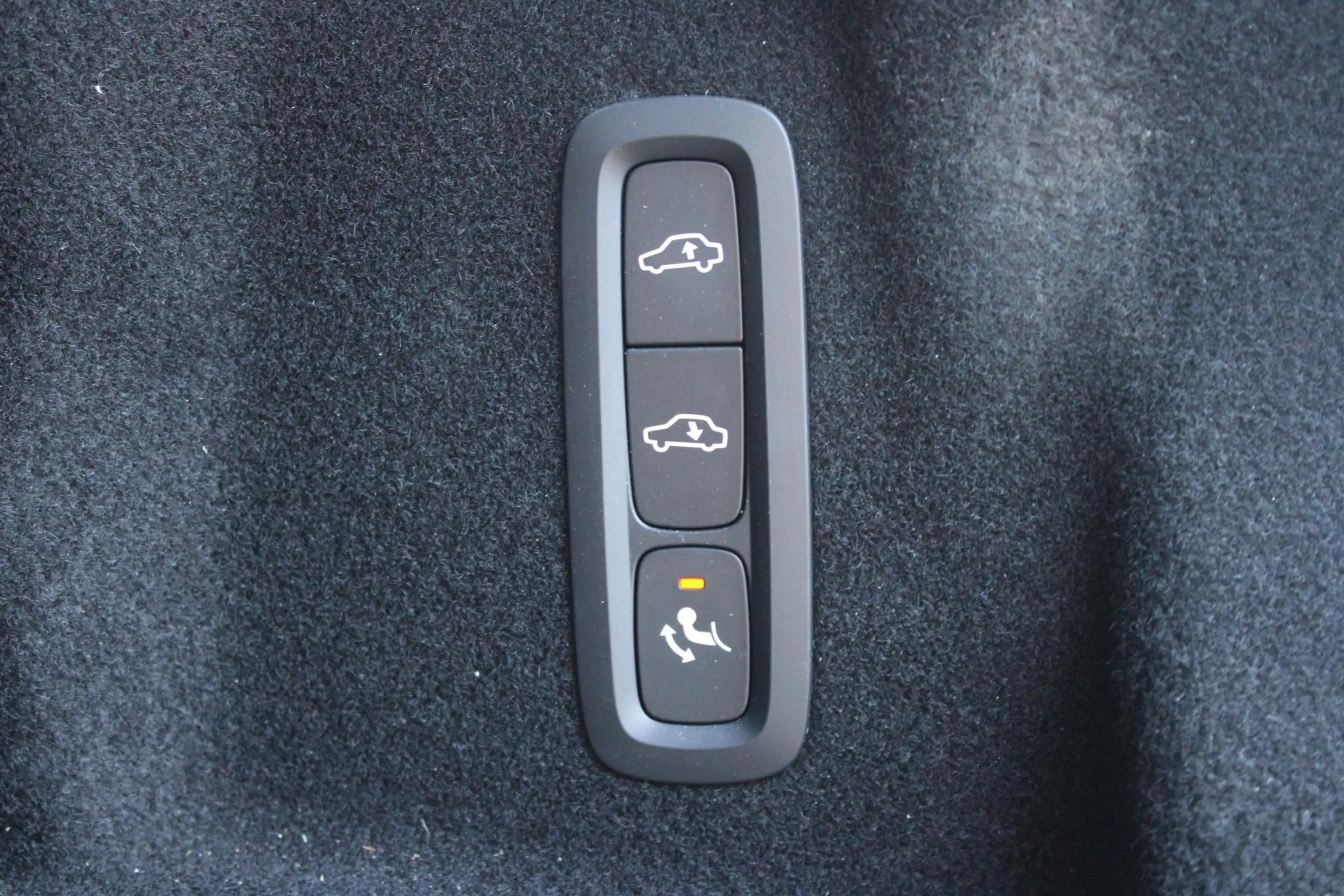 Volvo XC60 T6 Plug-in hybrid AWD Ultra Black Edition | Luchtv — photo 11
