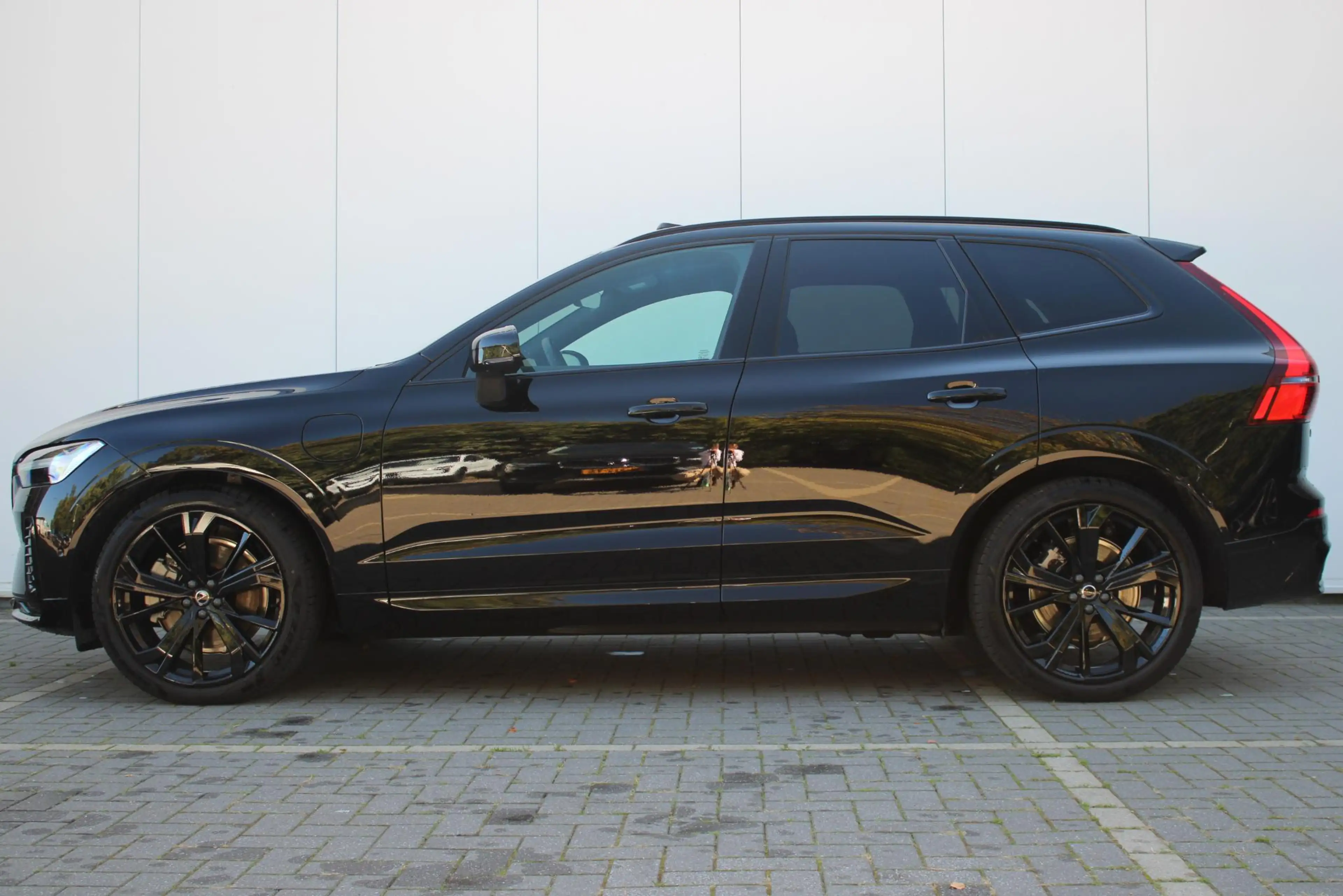 Volvo XC60 T6 Plug-in hybrid AWD Ultra Black Edition | Luchtv — photo 7