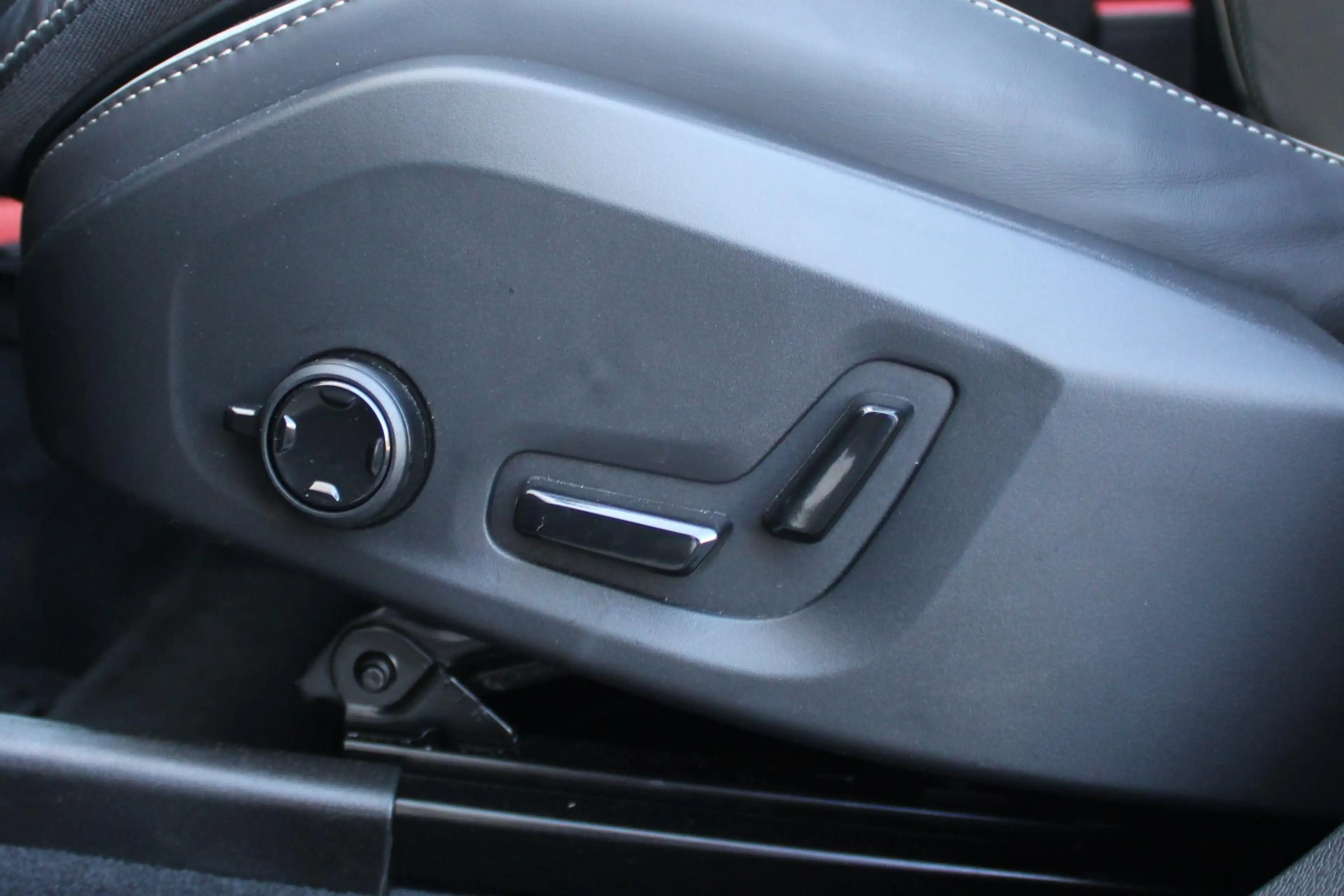 Volvo XC60 T6 Plug-in hybrid AWD Ultra Black Edition | Luchtv — photo 13