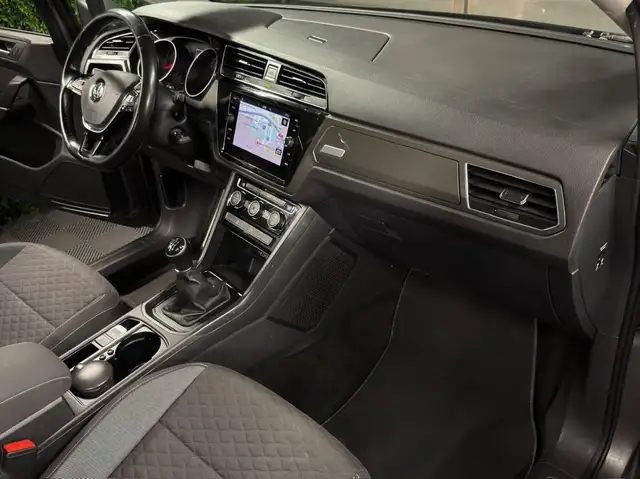 Volkswagen Touran view 10