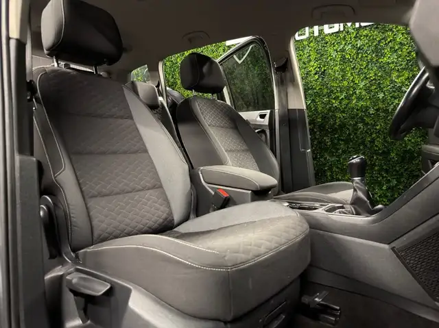 Volkswagen Touran view 11