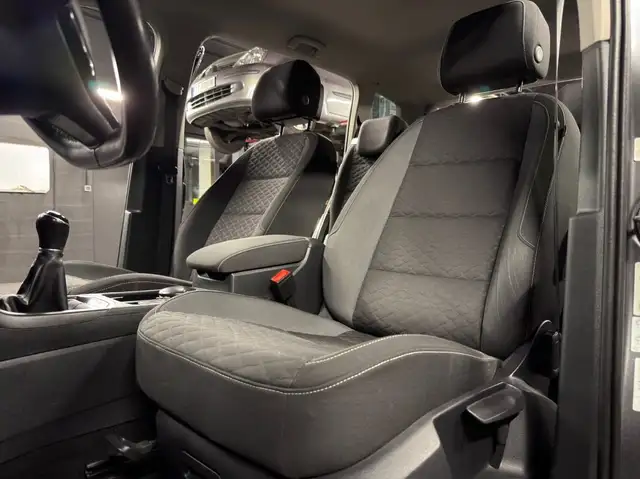 Volkswagen Touran view 8