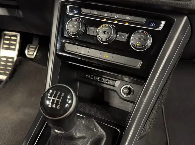 Volkswagen Touran view 19