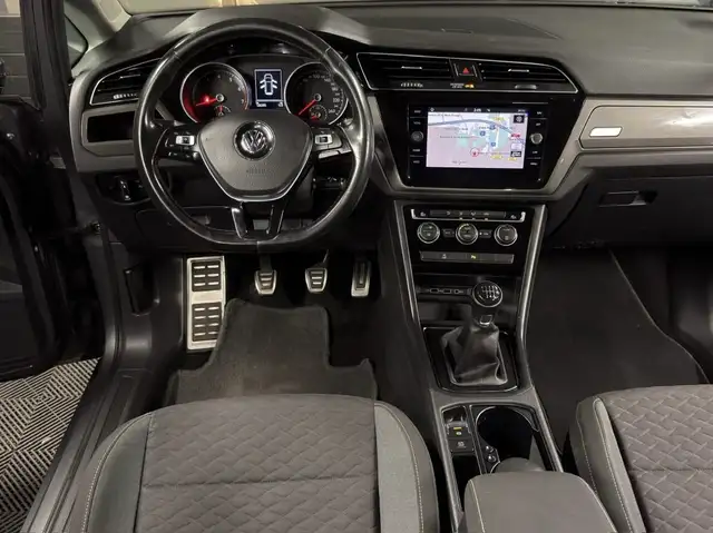 Volkswagen Touran view 13