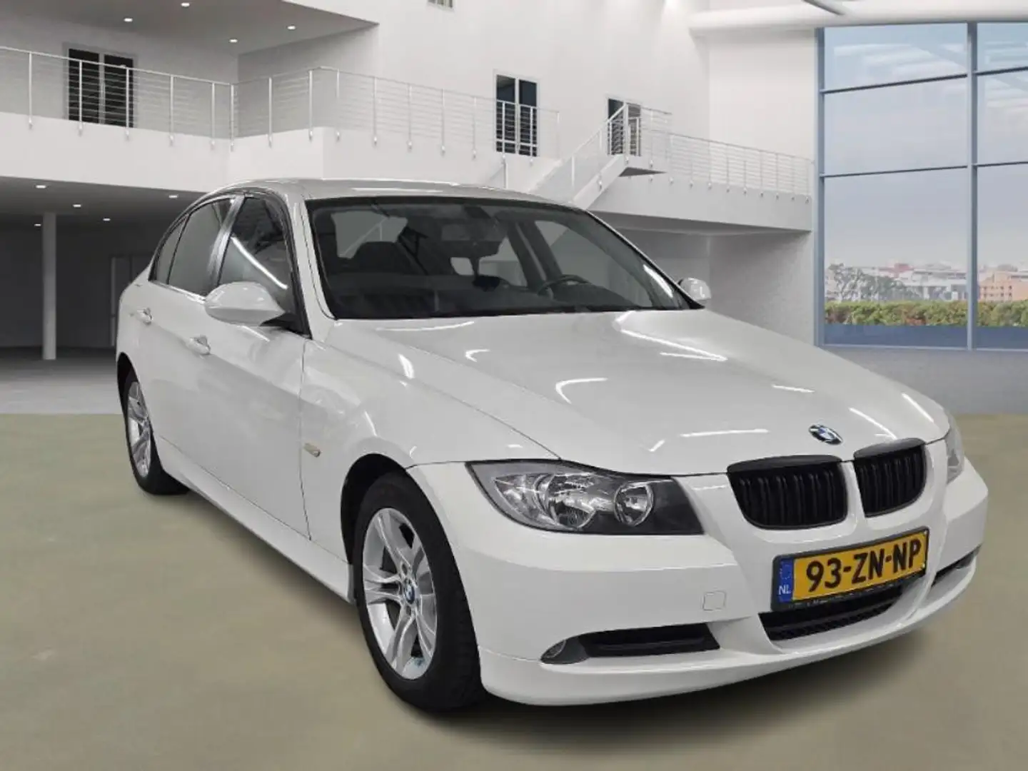 BMW 318 3-serie 318i Business Line NAVI LEDER PSENSOR CRUI Wit - 2