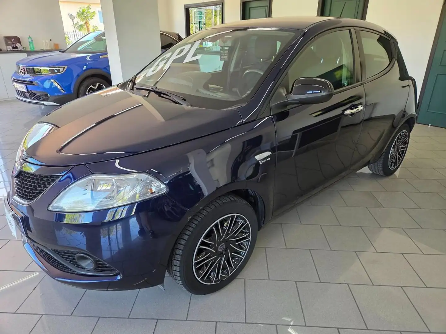 Lancia Ypsilon 1.2 69 CV 5 porte GPL Gold Blu/Azzurro - 2