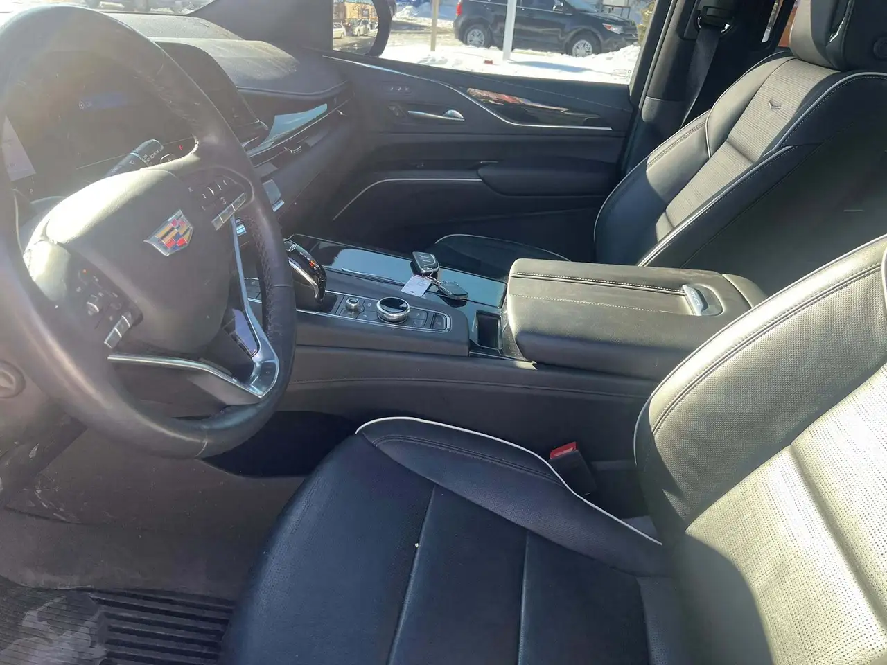 Cadillac Escalade снимка Cadillac Escalade