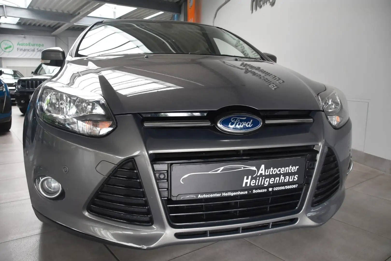 Ford Focus Lim. Titanium Navi Klimaaut. Sitzheizung Braun - 1