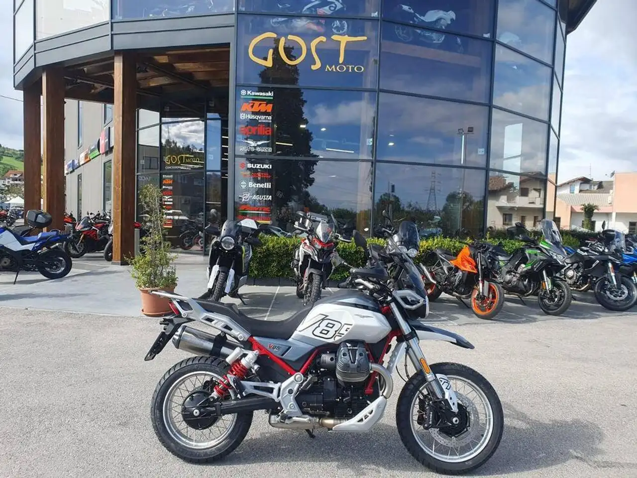 Moto Guzzi V 85