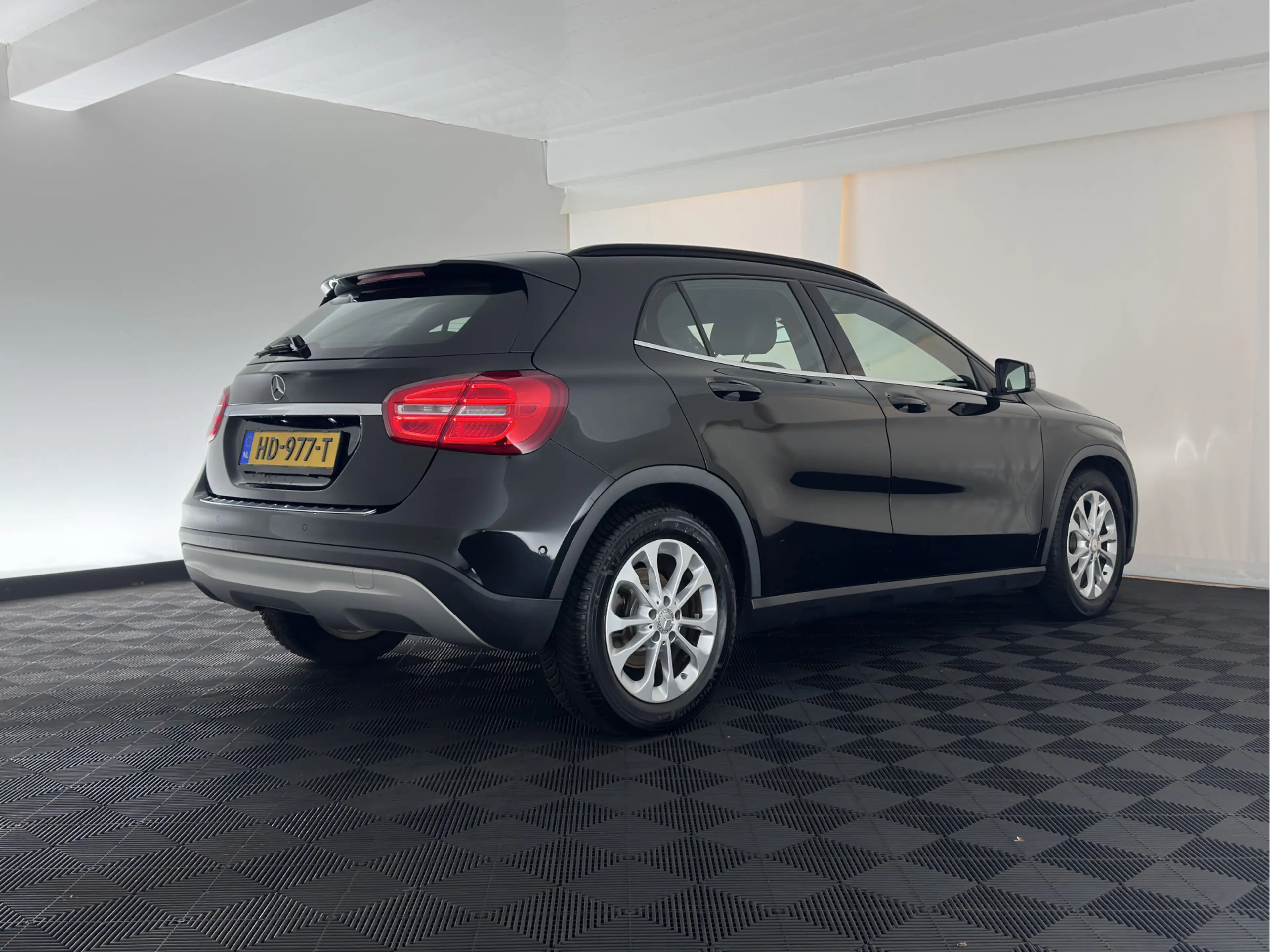 Mercedes-Benz GLA 180 d Lease Edition (INCL-BTW) *LEATHER-FABRIC | XENON — photo 6