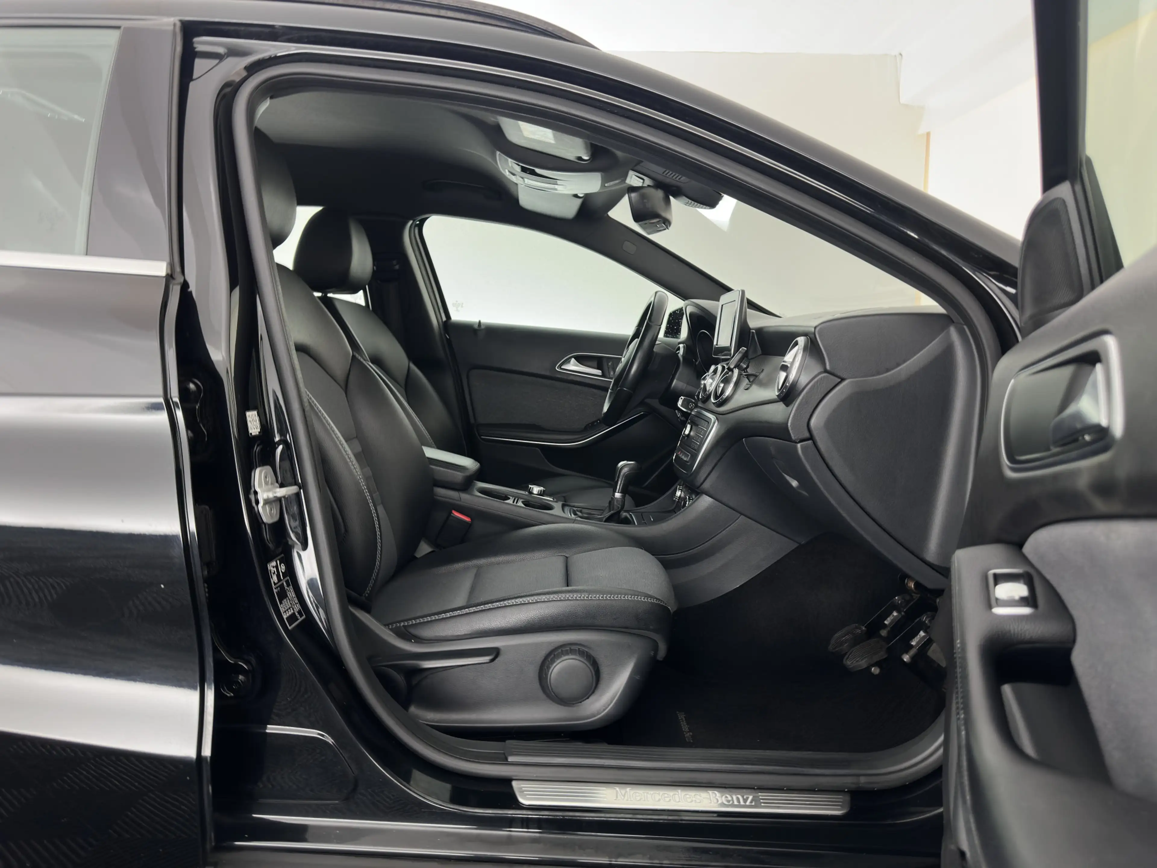 Mercedes-Benz GLA 180 d Lease Edition (INCL-BTW) *LEATHER-FABRIC | XENON — photo 13