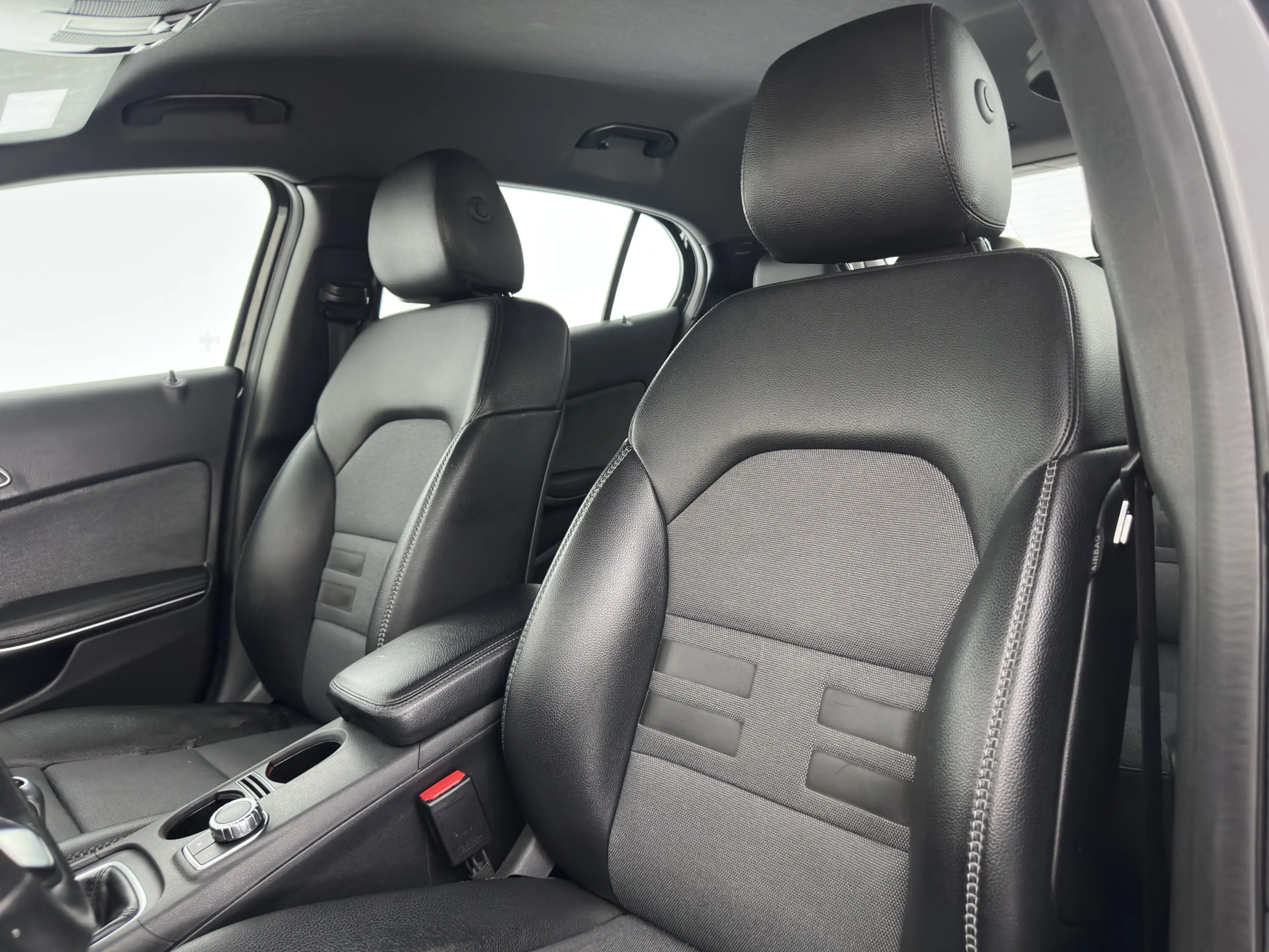 Mercedes-Benz GLA 180 d Lease Edition (INCL-BTW) *LEATHER-FABRIC | XENON — photo 7