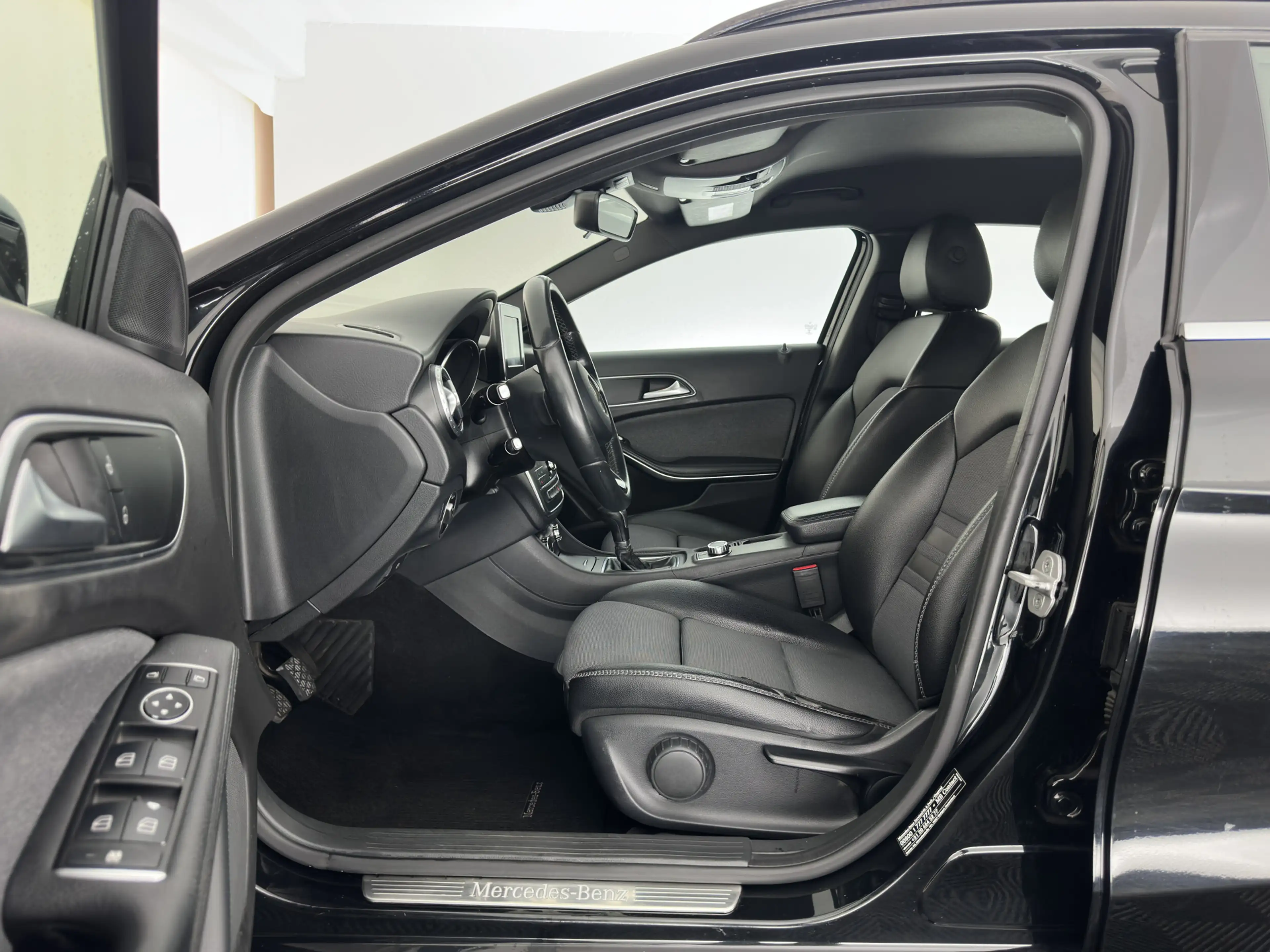 Mercedes-Benz GLA 180 d Lease Edition (INCL-BTW) *LEATHER-FABRIC | XENON — photo 9
