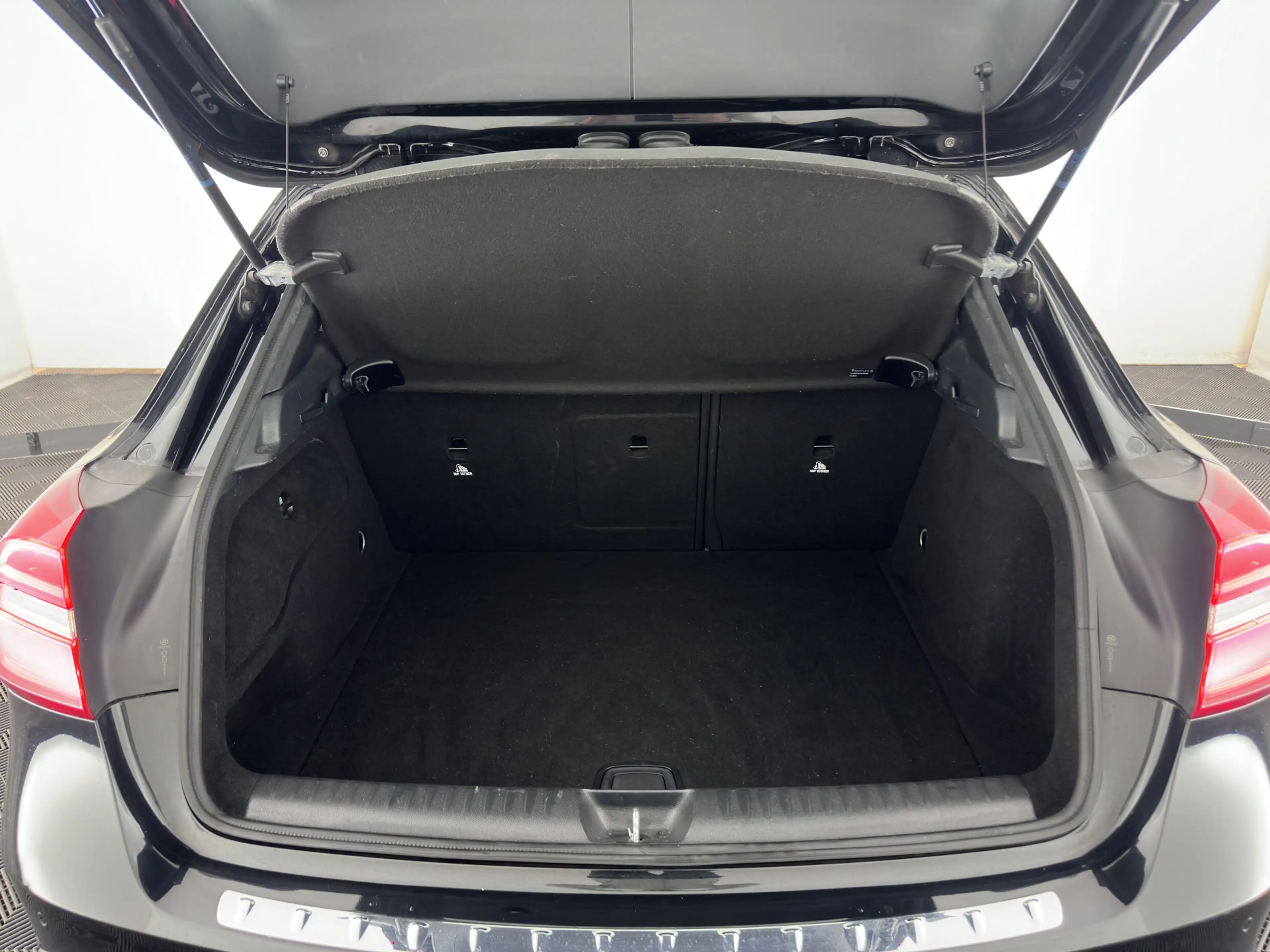 Mercedes-Benz GLA 180 d Lease Edition (INCL-BTW) *LEATHER-FABRIC | XENON — photo 11