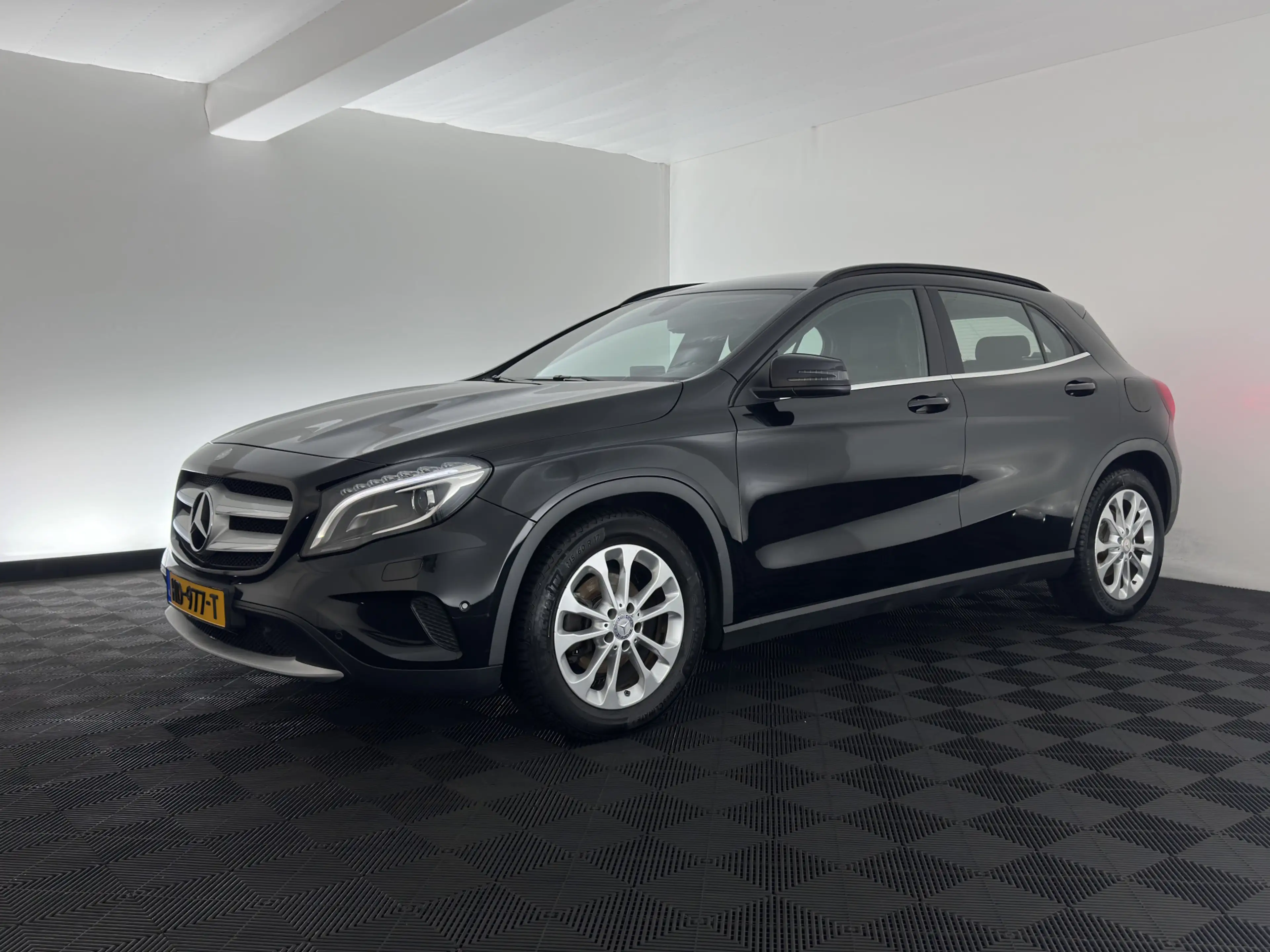 Mercedes-Benz GLA 180 d Lease Edition (INCL-BTW) *LEATHER-FABRIC | XENON — photo 3