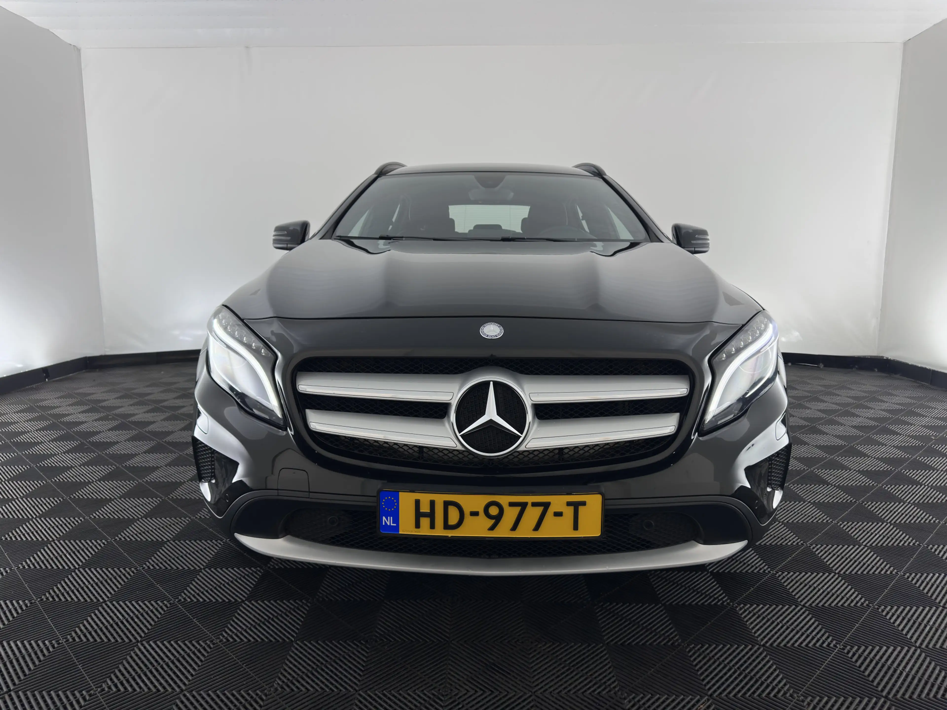 Mercedes-Benz GLA 180 d Lease Edition (INCL-BTW) *LEATHER-FABRIC | XENON — photo 2