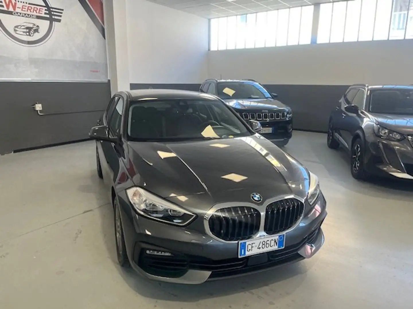 BMW 116 Serie 1 F40 116d Business Advantage auto Grigio - 2