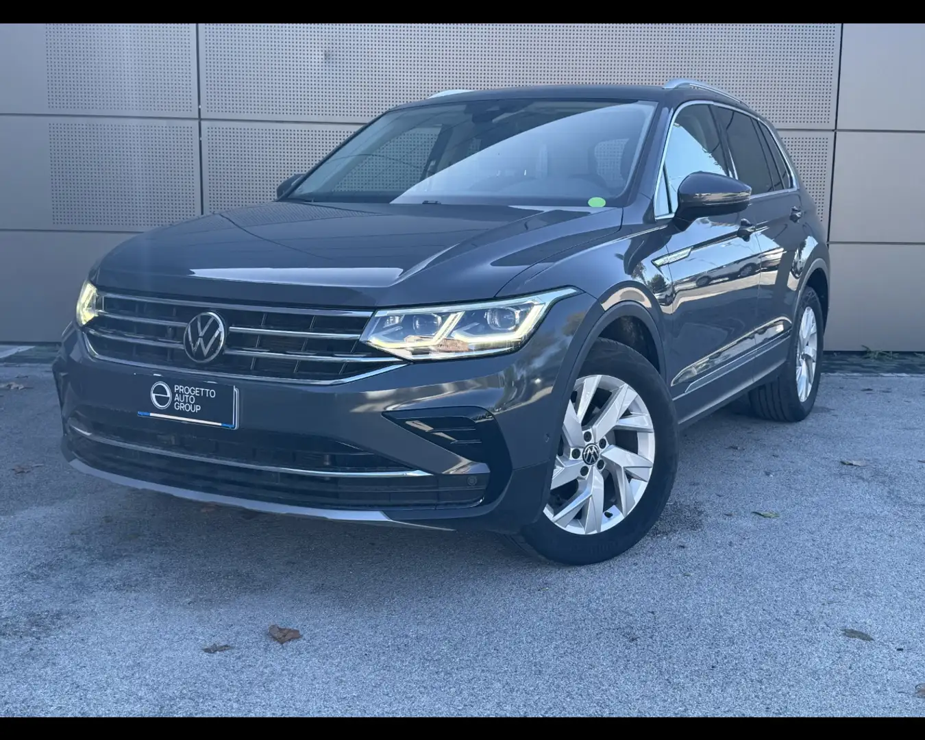 Volkswagen Tiguan 2.0 TDI SCR Elegance Zwart - 1