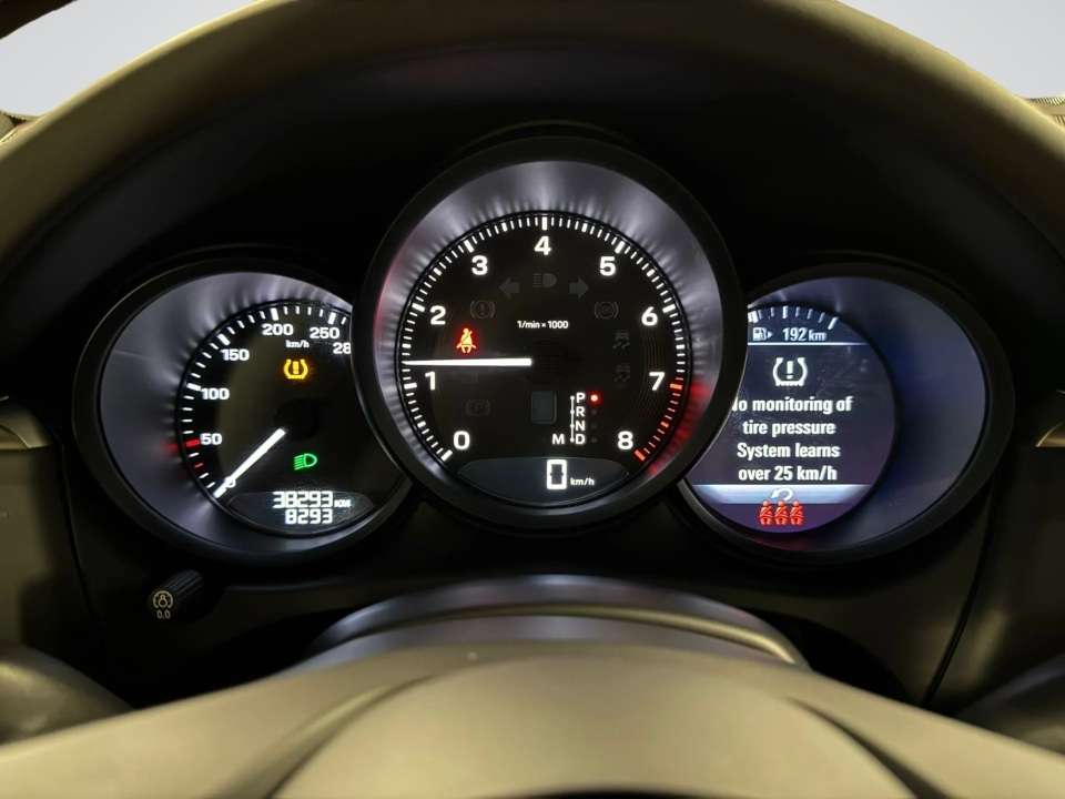 2024 Porsche Macan Base thumb 11