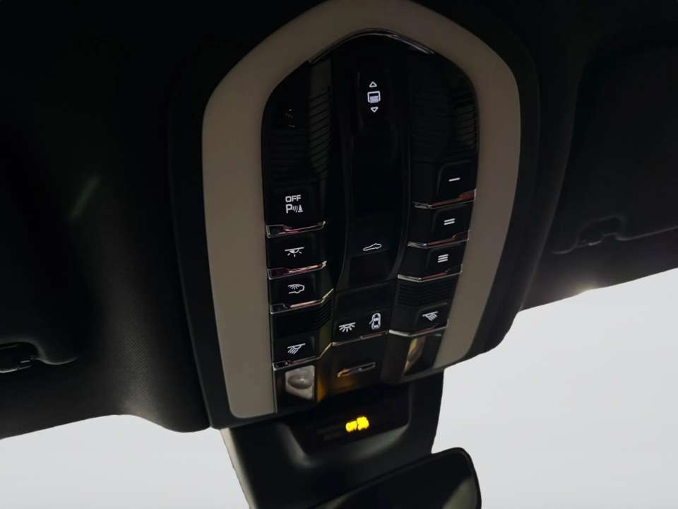 2024 Porsche Macan Base thumb 19