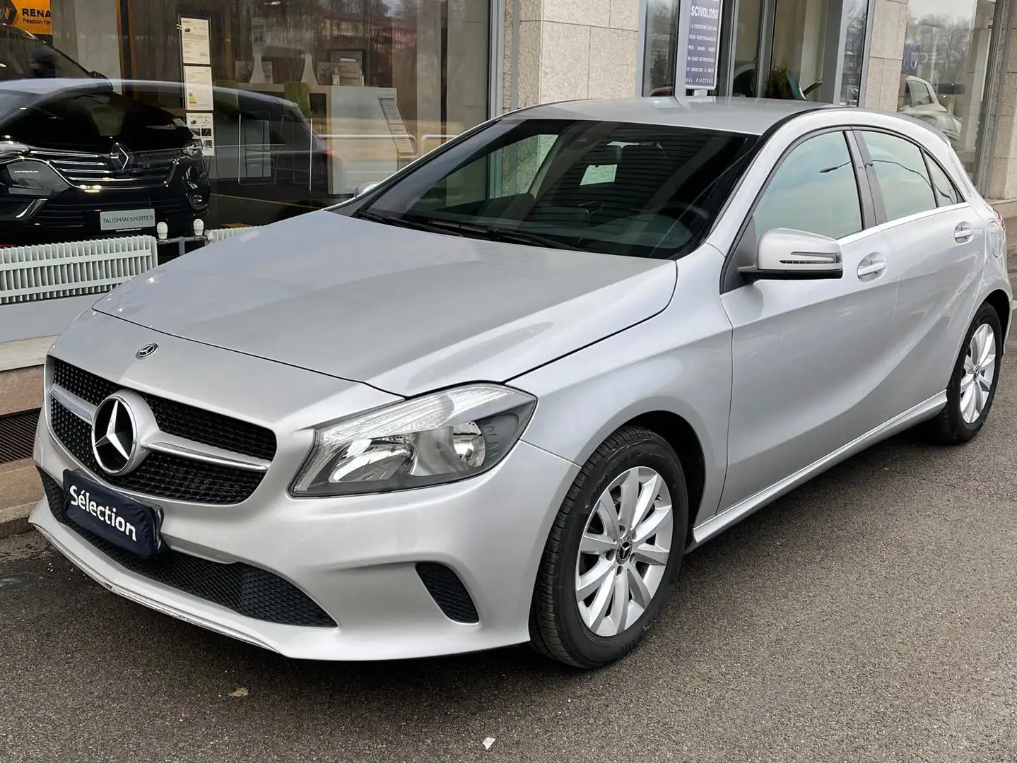 Mercedes-Benz A 180 A 180 d Business Plateado - 1