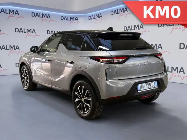 DS Automobiles DS 3 view 3