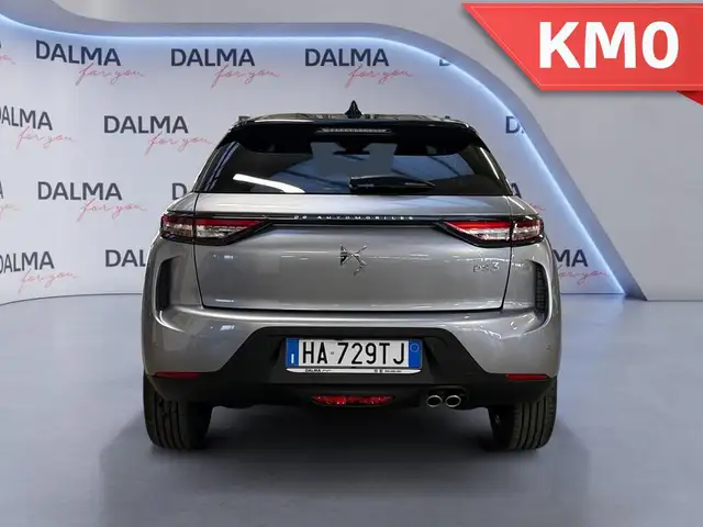 DS Automobiles DS 3 view 4