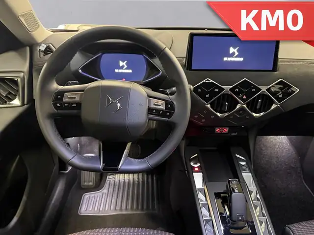 DS Automobiles DS 3 view 12