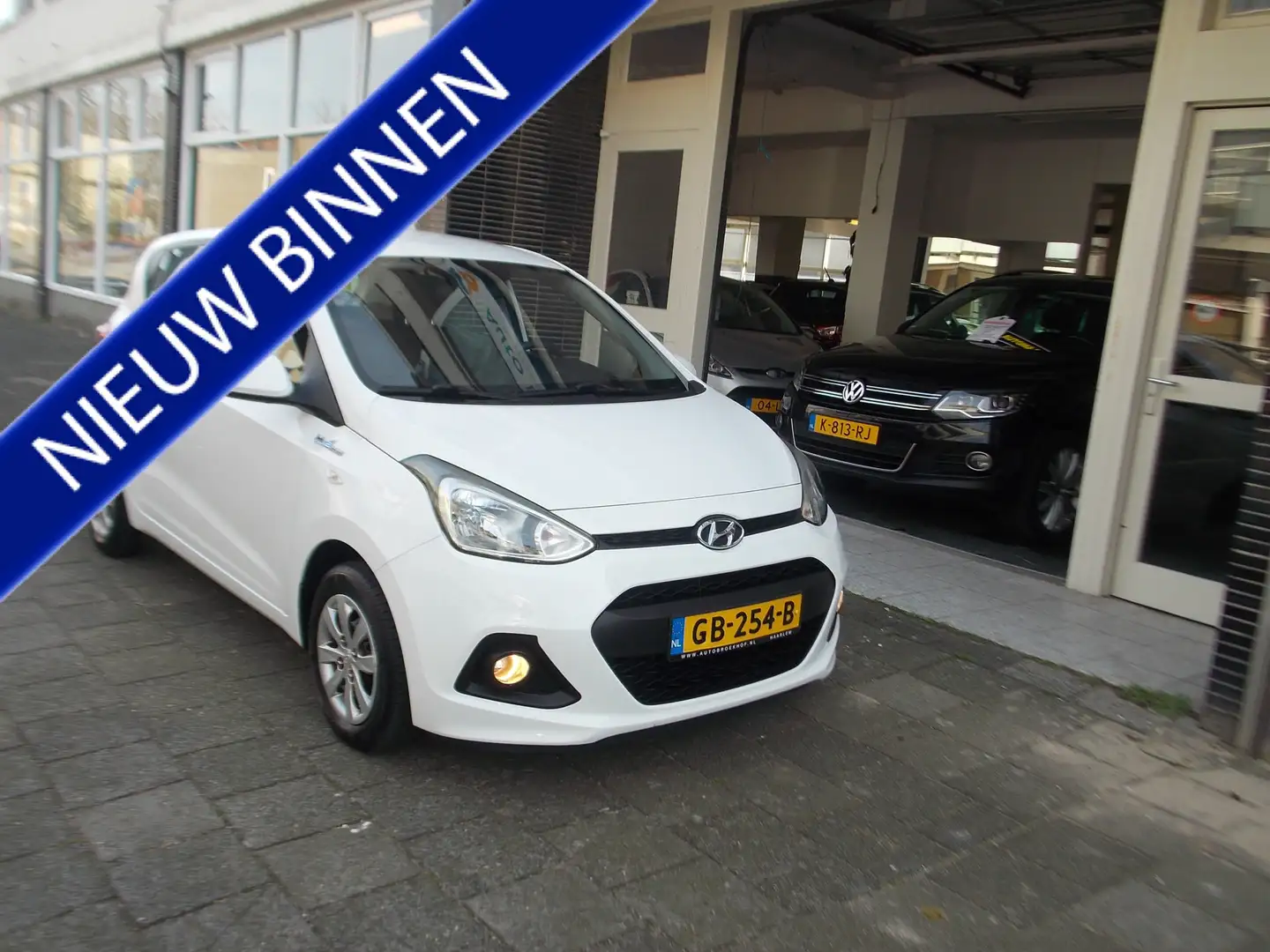 Hyundai i10 1.0i i-Motion Comfort AIRCO NAVI FIETSENDRAGER Weiß - 1