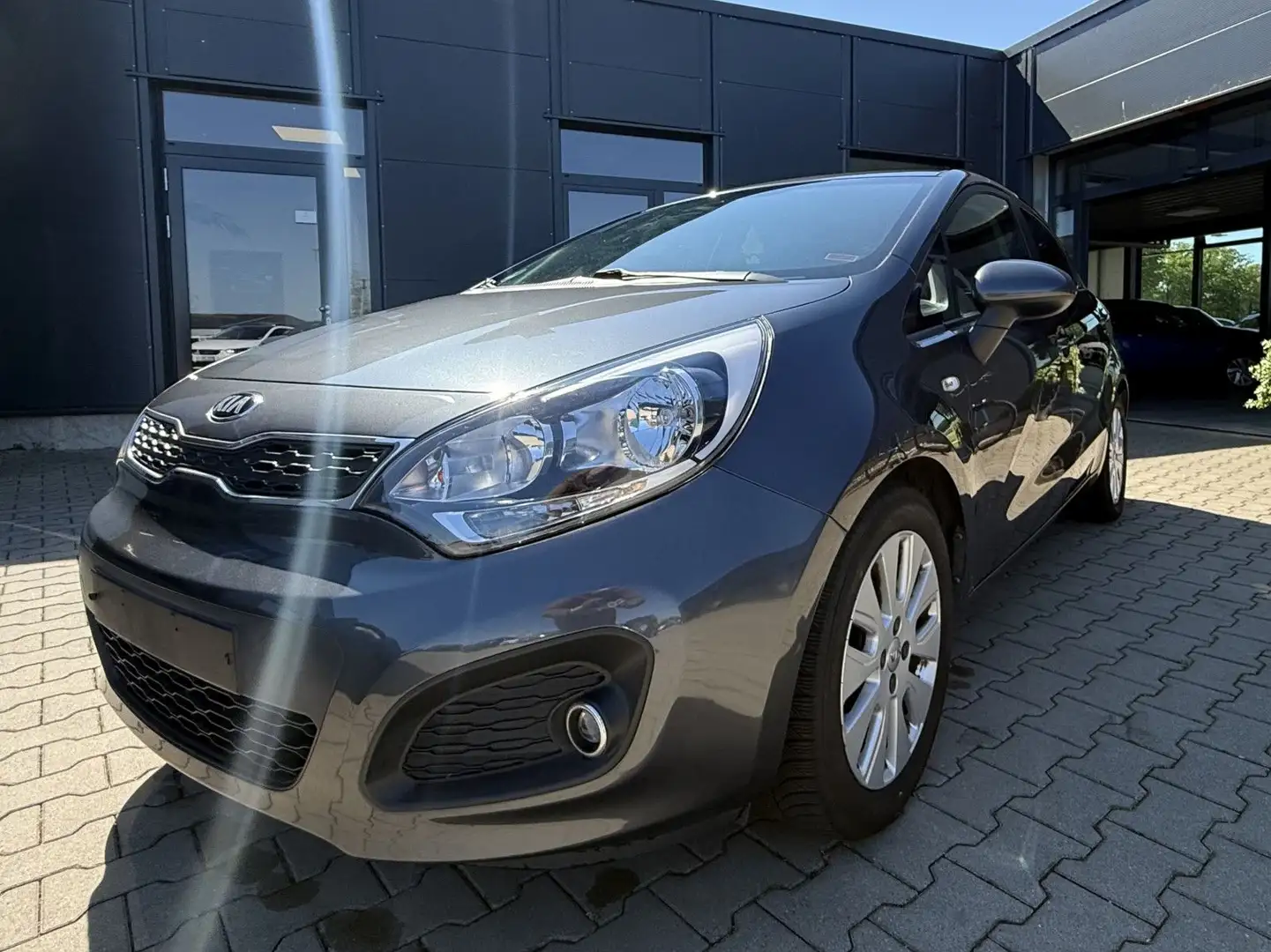 Kia Rio 1.2 Dream Team Grau - 2