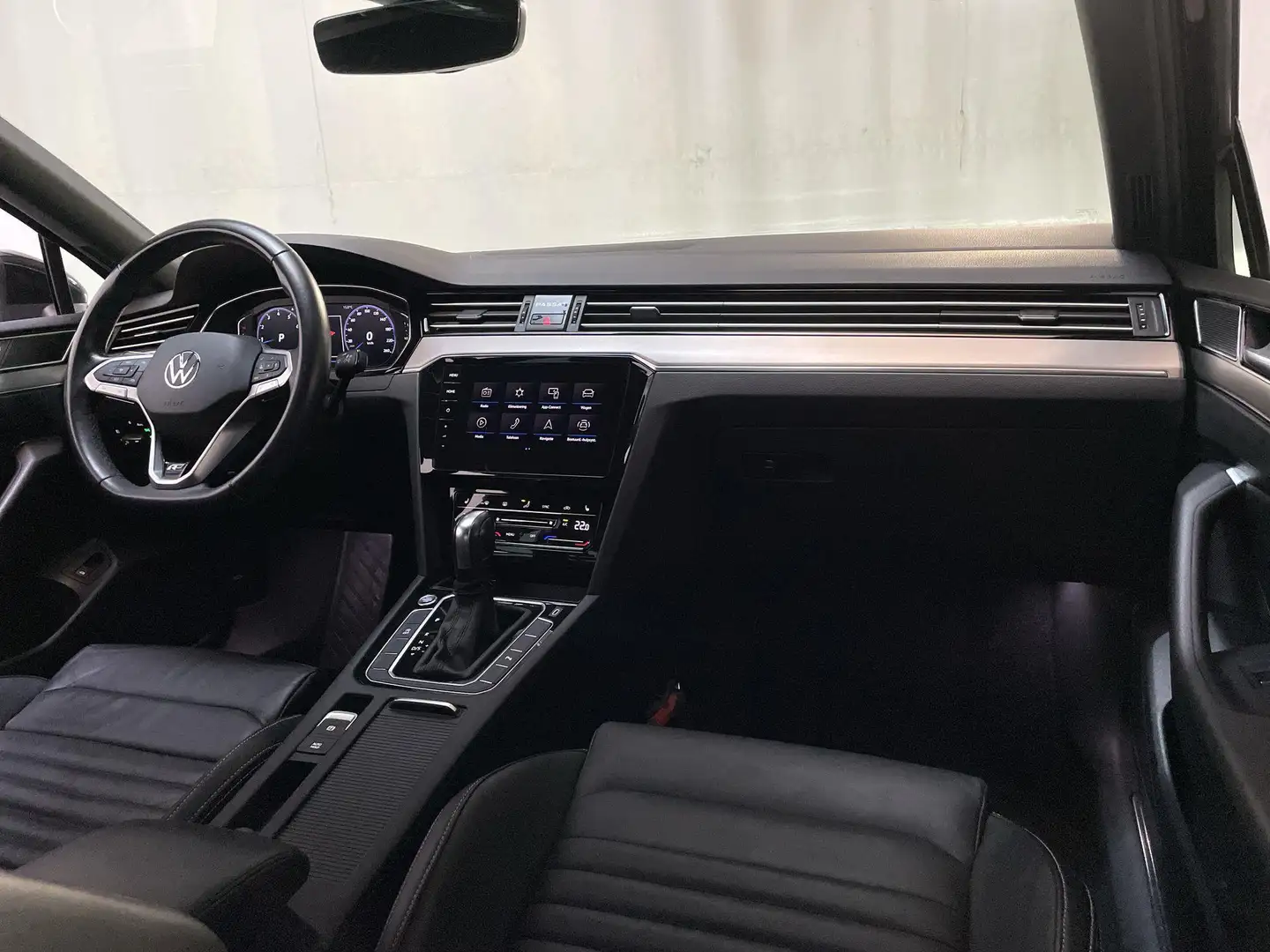 Volkswagen Passat 1.5 TSI 150pk DSG R-Line Business + Leder Virtual Noir - 2