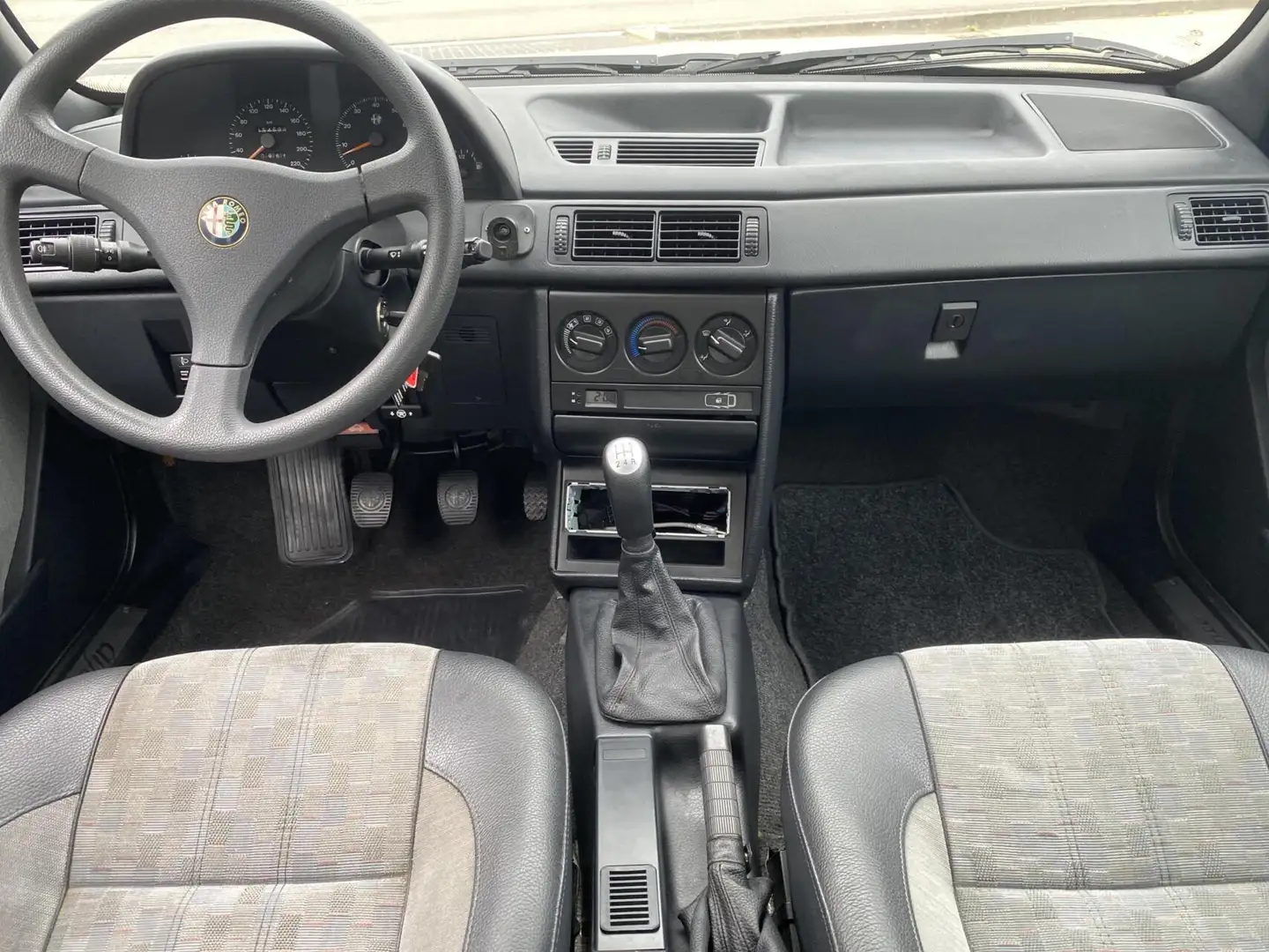 Alfa Romeo 155 1.7 T.Spark, unieke auto in zeer mooie staat !! Zwart - 2