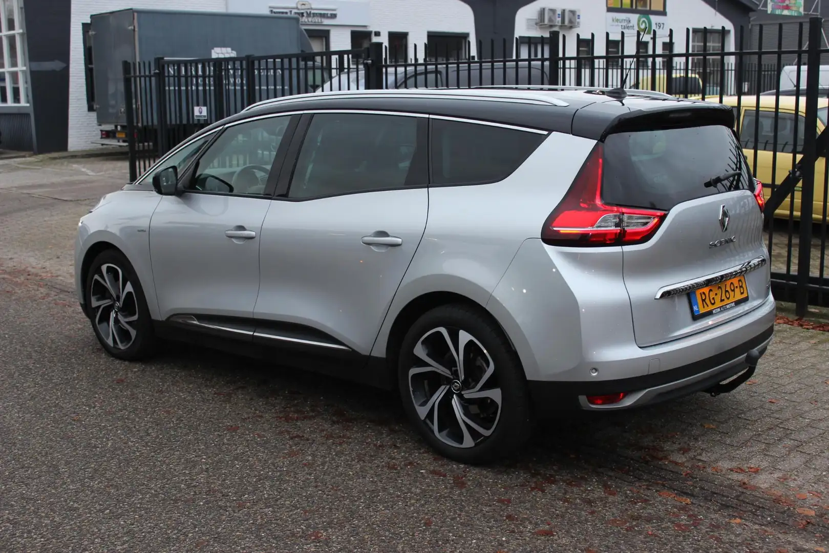 Renault Grand Scenic 1.5 dCi Bose Hybrid Assist Grijs - 2