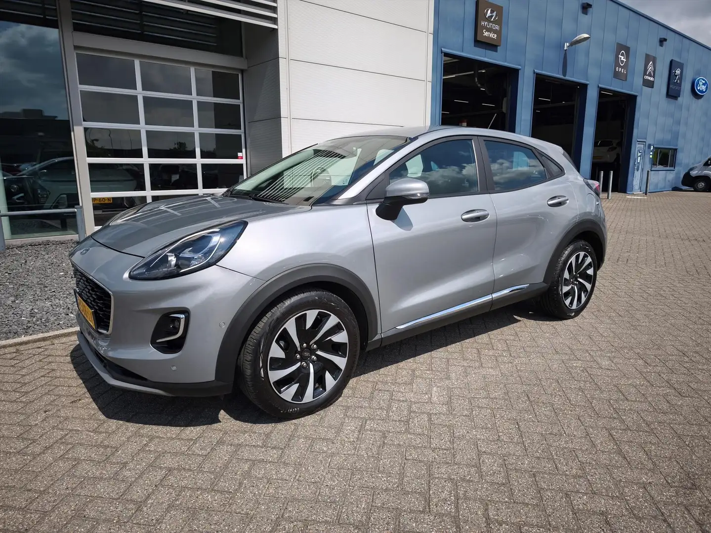Ford Puma 1.0i Ecoboost Hybrid 125pk Titanium | Camera | Nav Grijs - 2